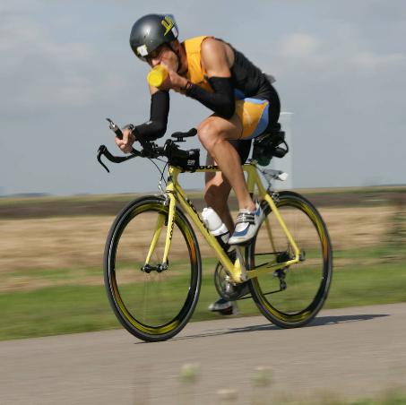Anton Mol tijdens het fietsen in Almere 2005